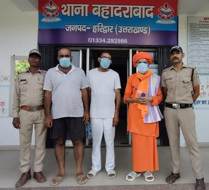 पुलिस की बड़ी सफलता: गैंगस्टर एक्ट के तीन वांछित दबोचे